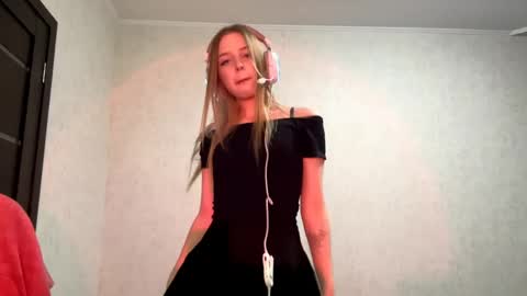 Snapshot of hrxxccvex chatting on 04/03/26, 07:45 Hikki online show from 04/03/26, 07:45