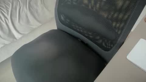 Snapshot of hshr13 chatting on 10/16/25, 06:58 hshr13 online show from 10/16/25, 06:58