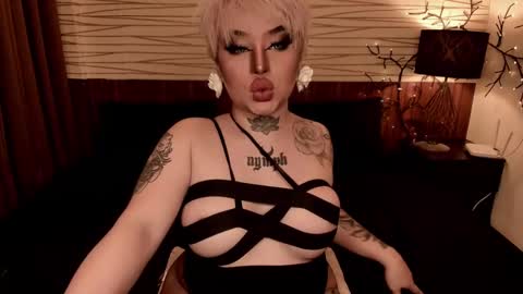 Snapshot of hubadera chatting on 02/26/25, 12:16 hubadera online show from 02/26/25, 12:16