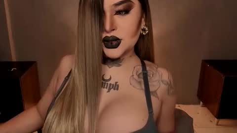 Snapshot of hubadera chatting on 10/14/25, 01:06 hubadera online show from 10/14/25, 01:06