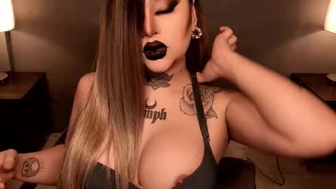 Snapshot of hubadera chatting on 10/31/25, 01:17 hubadera online show from 10/31/25, 01:17