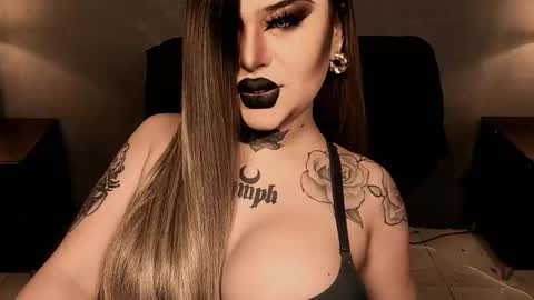 Snapshot of hubadera chatting on 11/25/25, 10:54 hubadera online show from 11/25/25, 10:54