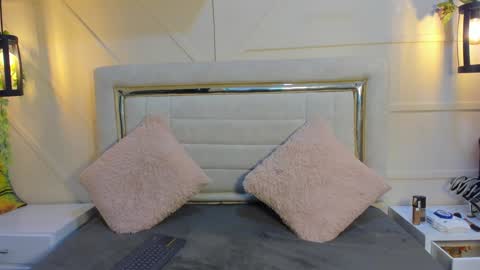 Snapshot of huddah_cam chatting on 01/28/25, 11:38 huddah online show from 01/28/25, 11:38