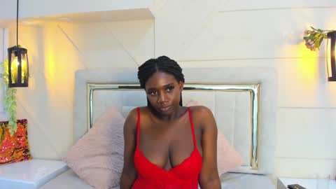 Snapshot of huddah_cam chatting on 02/13/25, 05:33 huddah online show from 02/13/25, 05:33