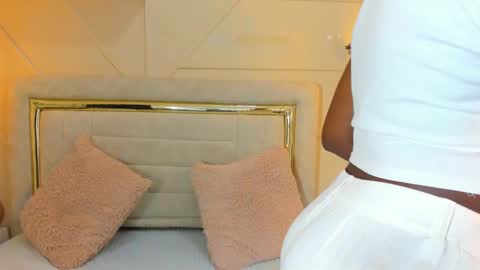 Snapshot of huddah_cam chatting on 03/01/25, 11:17 huddah online show from 03/01/25, 11:17