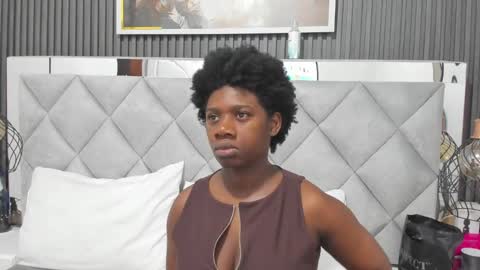 Snapshot of huddah_cam chatting on 09/18/25, 11:34 huddah online show from 09/18/25, 11:34