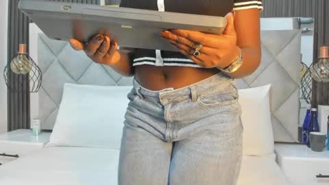 Snapshot of huddah_cam chatting on 09/24/25, 11:13 huddah online show from 09/24/25, 11:13
