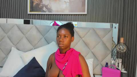 Snapshot of huddah_cam chatting on 09/30/25, 11:04 huddah online show from 09/30/25, 11:04