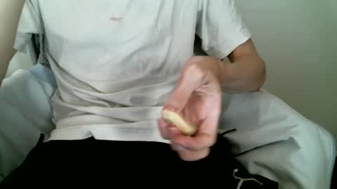 Snapshot of hug_me chatting on 10/28/25, 10:52 Keanu online show from 10/28/25, 10:52