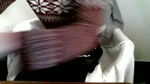 Snapshot of hug_me chatting on 02/06/26, 11:13 Keanu online show from 02/06/26, 11:13