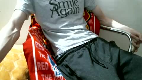 Snapshot of hug_me chatting on 07/04/26, 11:55 Keanu online show from 07/04/26, 11:55