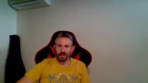 Snapshot of huge__cumshot chatting on 09/18/25, 08:05 huge__cumshot online show from 09/18/25, 08:05