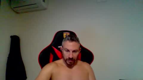 Snapshot of huge__cumshot chatting on 10/09/25, 05:33 huge__cumshot online show from 10/09/25, 05:33