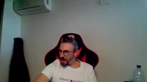 Snapshot of huge__cumshot chatting on 10/20/25, 10:38 huge__cumshot online show from 10/20/25, 10:38