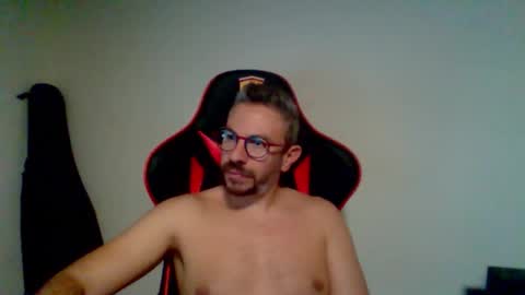 Snapshot of huge__cumshot chatting on 11/05/25, 05:35 huge__cumshot online show from 11/05/25, 05:35