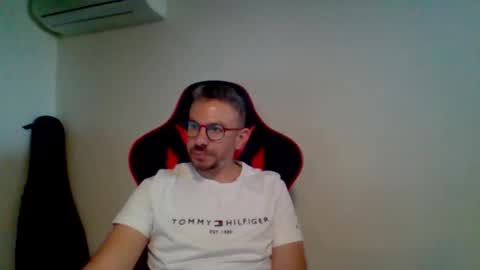 Snapshot of huge__cumshot chatting on 11/12/25, 12:49 huge__cumshot online show from 11/12/25, 12:49