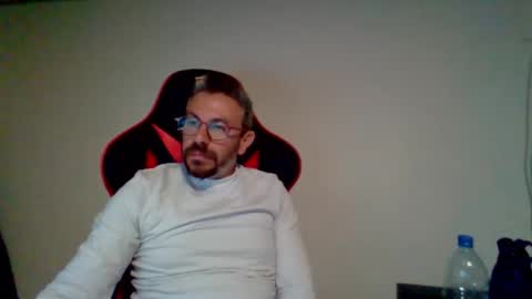 Snapshot of huge__cumshot chatting on 01/11/26, 04:56 huge__cumshot online show from 01/11/26, 04:56