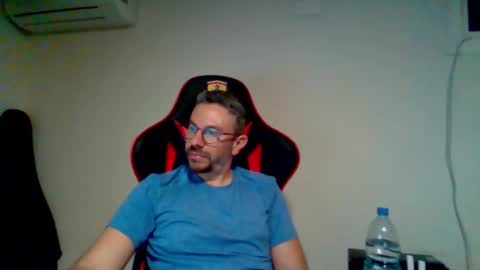 Snapshot of huge__cumshot chatting on 03/17/26, 06:44 huge__cumshot online show from 03/17/26, 06:44