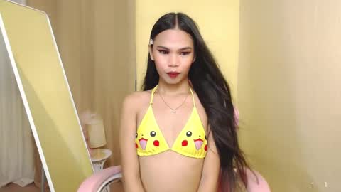Snapshot of hugeasiancockandrea chatting on 01/24/25, 11:37 drea online show from 01/24/25, 11:37