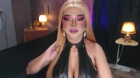 Snapshot of hugecockchristine chatting on 03/18/26, 09:23 Christine online show from 03/18/26, 09:23