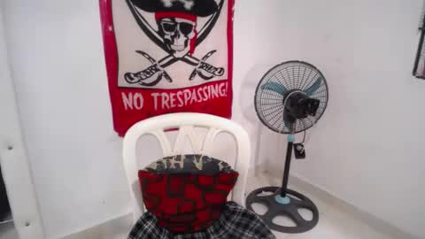 Snapshot of hugedaneska chatting on 12/22/24, 07:10 Danezka online show from 12/22/24, 07:10