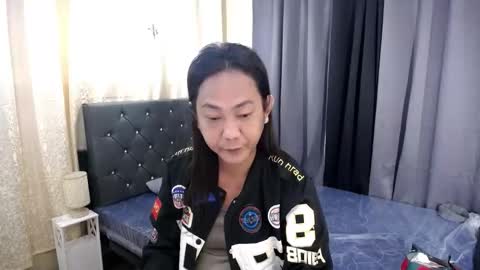 hugejuicyhotdog online show from 12/17/25, 04:07