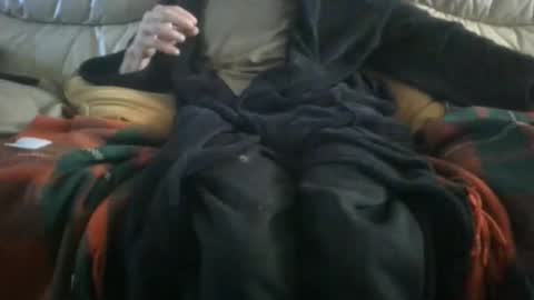 Snapshot of hugenob4u chatting on 11/02/25, 03:25 hugenob4u online show from 11/02/25, 03:25