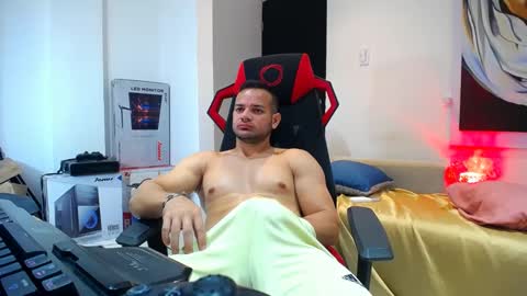 Snapshot of hugo_19cm chatting on 09/18/25, 04:09 hugo19cm online show from 09/18/25, 04:09