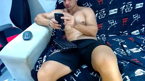 Snapshot of hugo_19cm chatting on 11/06/25, 02:12 hugo19cm online show from 11/06/25, 02:12