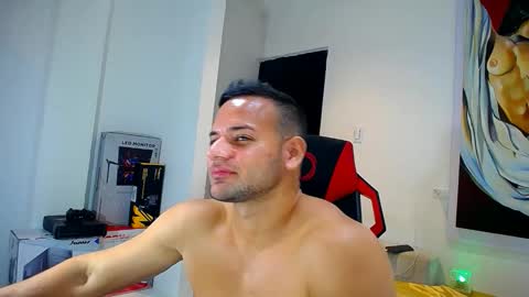 Snapshot of hugo_19cm chatting on 11/22/25, 05:06 hugo19cm online show from 11/22/25, 05:06