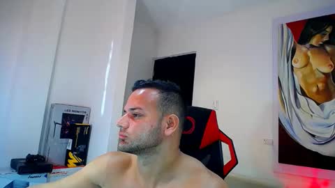 Snapshot of hugo_19cm chatting on 11/22/25, 05:34 hugo19cm online show from 11/22/25, 05:34