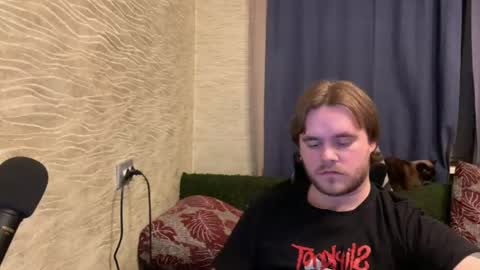 Snapshot of hugo__brad chatting on 04/23/26, 09:06 Hugo online show from 04/23/26, 09:06