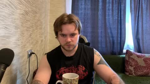 Snapshot of hugo__brad chatting on 04/25/26, 12:52 Hugo online show from 04/25/26, 12:52