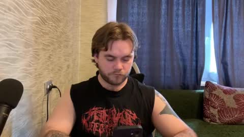 Snapshot of hugo__brad chatting on 04/25/26, 01:52 Hugo online show from 04/25/26, 01:52