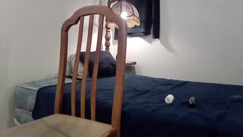 Snapshot of hugobergeron chatting on 02/12/26, 05:46 HugoBergeron82 online show from 02/12/26, 05:46