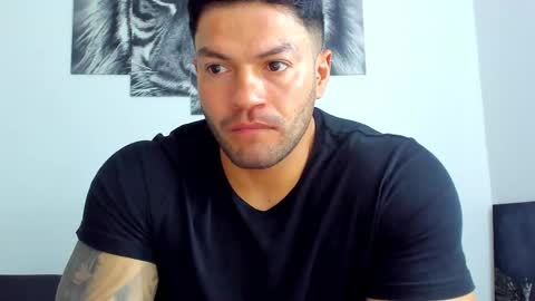 Snapshot of humber_eli chatting on 12/05/25, 01:42 Eli online show from 12/05/25, 01:42