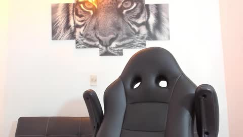 Snapshot of humber_eli chatting on 01/16/26, 01:37 Eli online show from 01/16/26, 01:37