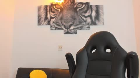 Snapshot of humber_eli chatting on 03/06/26, 01:29 Eli online show from 03/06/26, 01:29