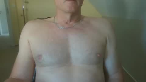 Snapshot of hundeleine chatting on 05/04/26, 06:42 hundeleine online show from 05/04/26, 06:42