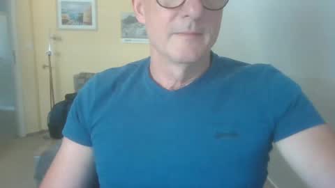 Snapshot of hundeleine chatting on 06/02/26, 07:43 hundeleine online show from 06/02/26, 07:43