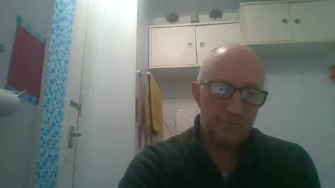 Snapshot of hung69foryou chatting on 12/15/24, 03:09 hung69foryou online show from 12/15/24, 03:09