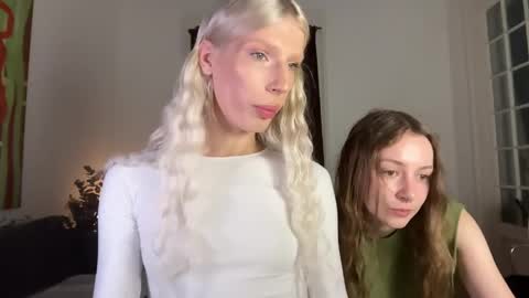 Alice help me reach 100 likes  online show from 04/19/26, 11:31