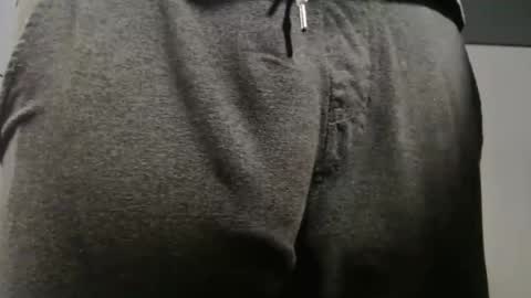 Snapshot of hung_hot_fit10 chatting on 11/18/25, 11:26 Big uncut cock dripping online show from 11/18/25, 11:26