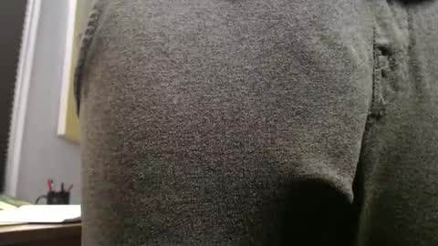 Snapshot of hung_hot_fit10 chatting on 11/22/25, 09:47 Big uncut cock dripping online show from 11/22/25, 09:47