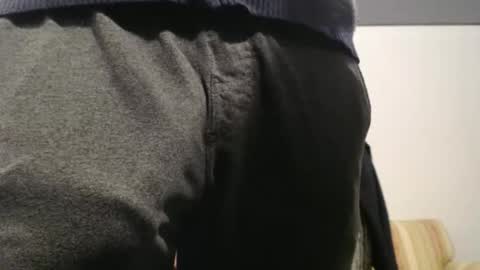 Snapshot of hung_hot_fit10 chatting on 11/25/25, 11:38 Big uncut cock dripping online show from 11/25/25, 11:38