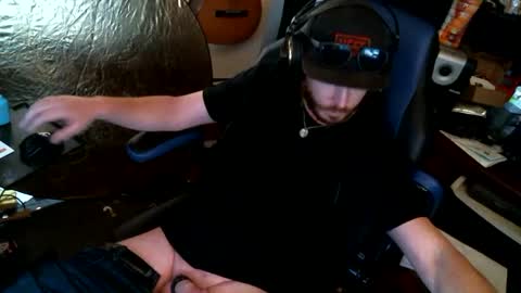 Snapshot of hungginger4u chatting on 01/04/25, 10:13 HungGinger4U online show from 01/04/25, 10:13