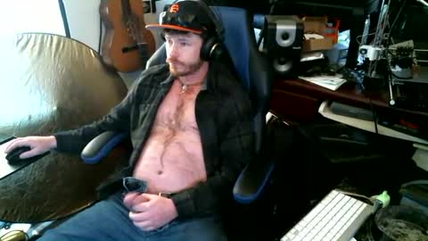 Snapshot of hungginger4u chatting on 01/21/25, 08:11 HungGinger4U online show from 01/21/25, 08:11