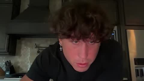 Snapshot of hungkingg22 chatting on 11/20/25, 02:28 hungkingg22 online show from 11/20/25, 02:28