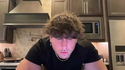 Snapshot of hungkingg22 chatting on 01/08/26, 07:05 hungkingg22 online show from 01/08/26, 07:05