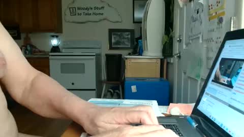 hunglikeahorse063790 online show from 04/21/26, 01:42